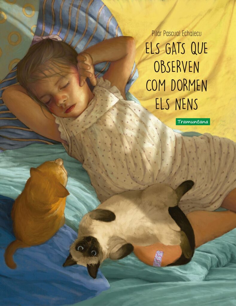 Els gats que observen com dormen els nens