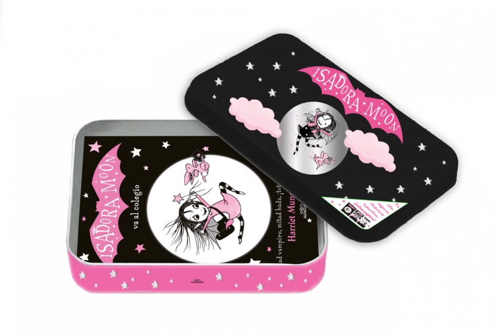 Isadora Moon - Un cofre mágico con 3 historias de Isadora Moon (¡Incluye pegatin