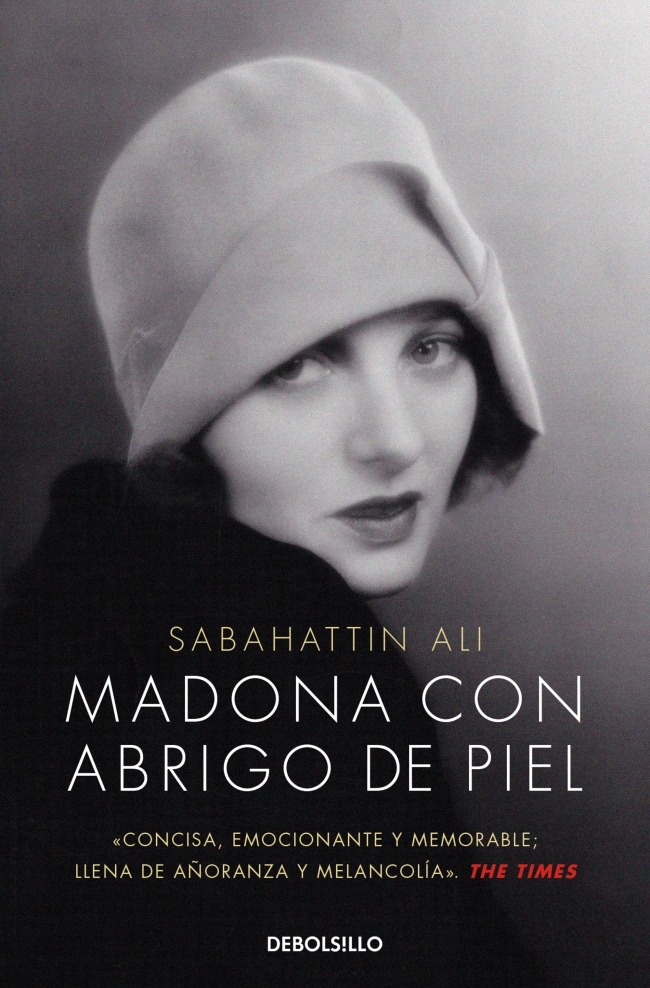 Madona con abrigo de piel